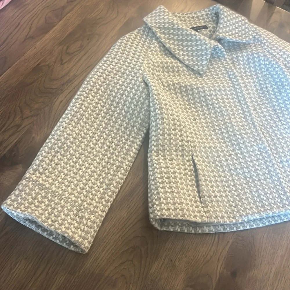 Anne Klein Light Grey/White Tweed Jacket With Pockets Size 6